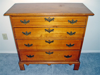 4-Drawer Maple Antique Chest of Drawers dates from the early to mid 1800's
